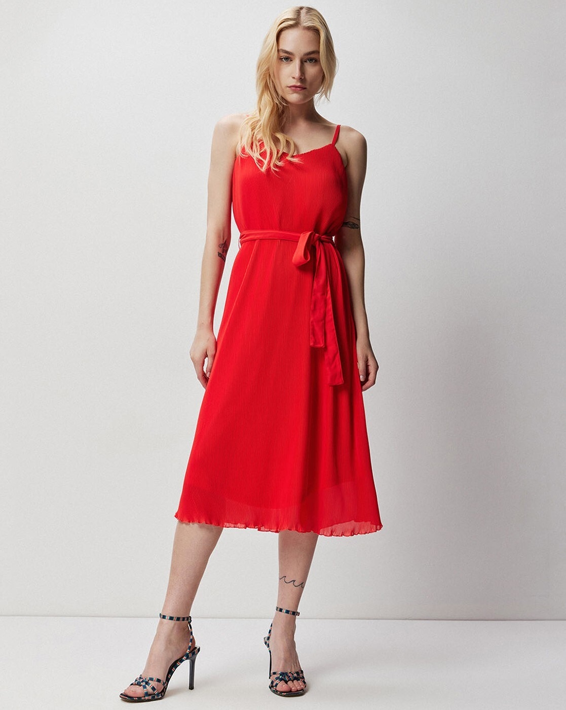 Adorn Maxi Dress - Red – Thats So Fetch US