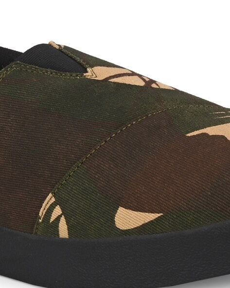 Mens camo cheap slip on shoes