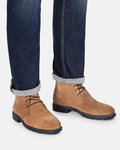 Flat store chukka boots