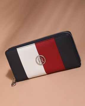 Tommy hilfiger deals wallet with zipper