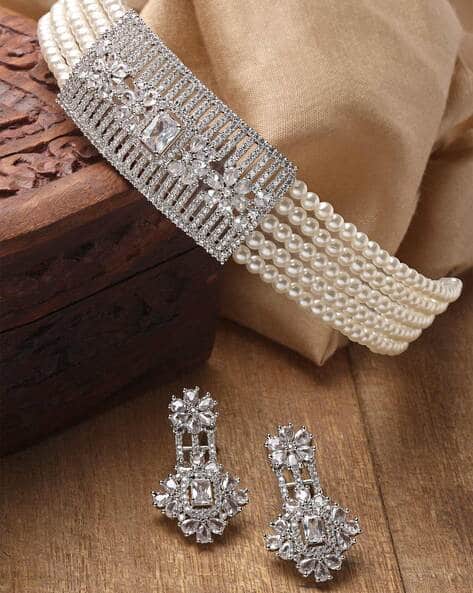 Karatcart Stone-Studded Pearl Beaded Choker Necklace & Earings Set