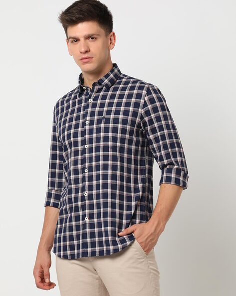 Men Checked Slim Fit Shirt with Patch Pocket