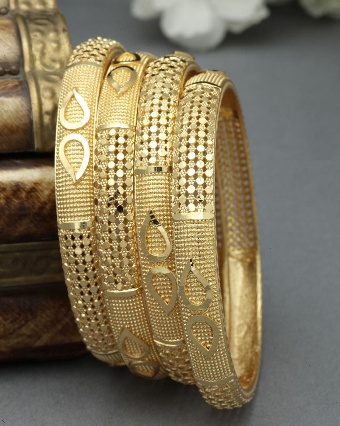 Gold bangles new on sale pattern