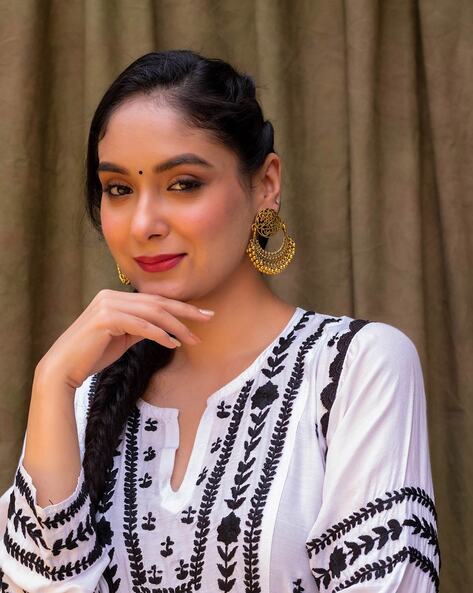 I feel completely DIFFERENT in Indian Wear! . . . #yashvi #traditional  #indianwear #kurti #confident #earrings #white | Instagram