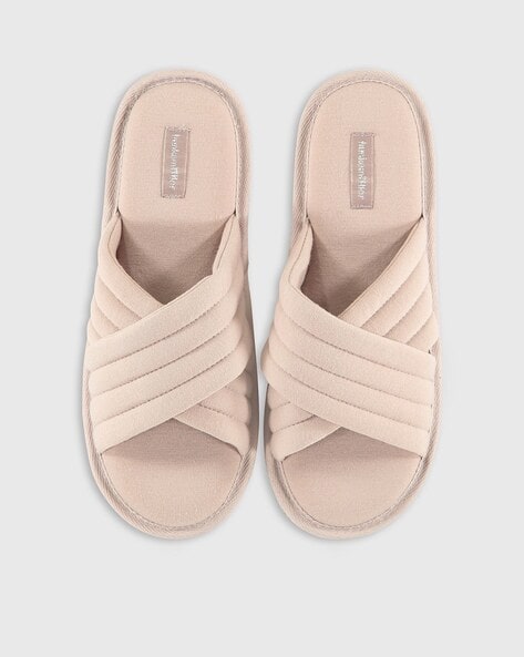 Pink criss cross store slides