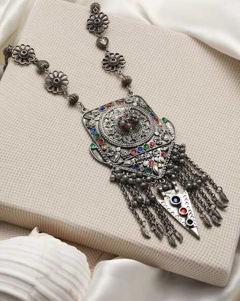 Embellished store collar necklace