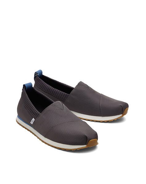 Toms walking sale shoes