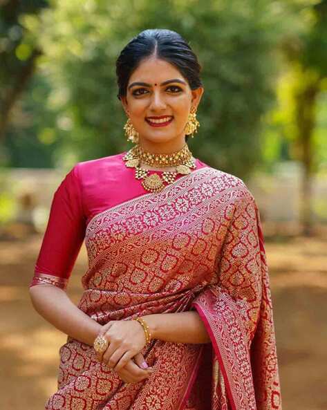 Outdoor Portrait of Very Beautiful Straight Haired Young Attractive Woman  Wearing Pink Saree and Light Jewellery and Posing Stock Photo - Image of  grass, india: 217991196