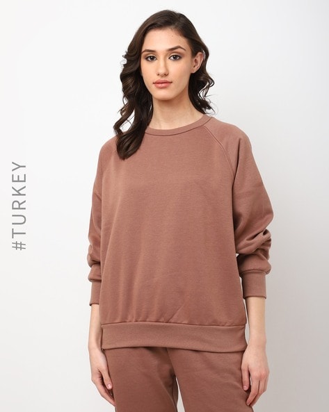 Sweatshirt with raglan sleeves