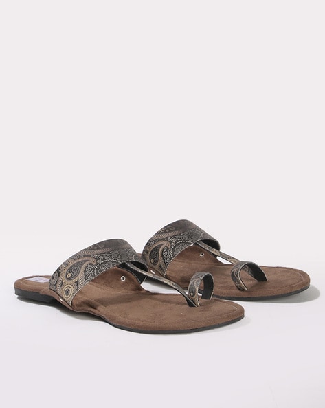 Buy skin colored & pink bordered women's kolhapuri chappal | Swarajyam