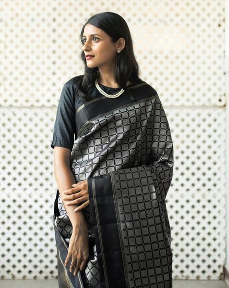 Buy House of Begum Women's Black Banarasi Silver Buti Silk Saree with Blouse  Piece Online at Best Prices in India - JioMart.