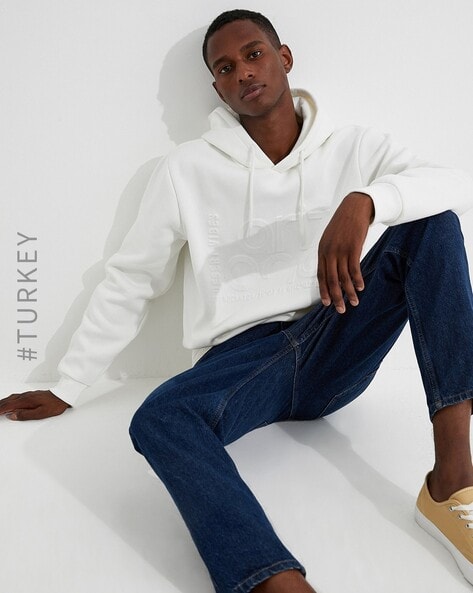 White hoodie clearance blue jeans