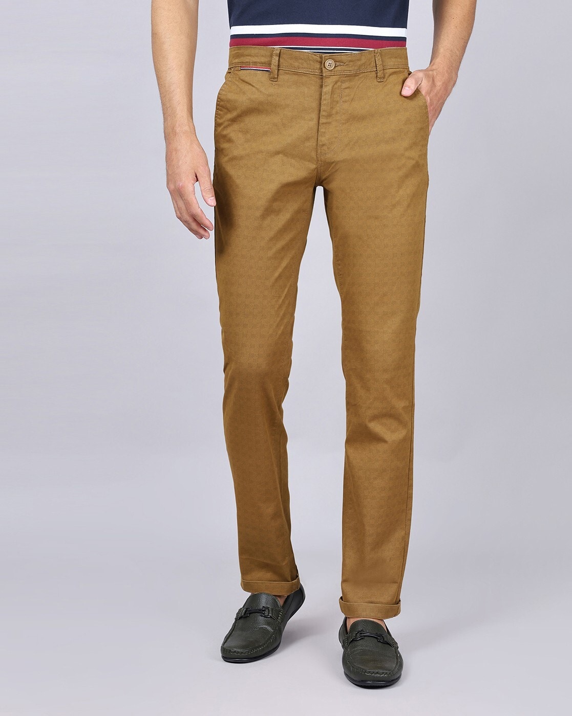 What Color Shoes to Wear with Khaki Pants?