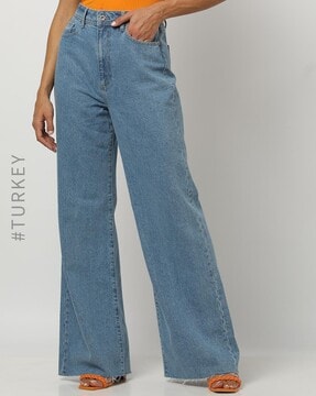210 Wide Leg Jeans Stock Photos Pictures  RoyaltyFree Images  iStock   Bell bottom jeans Wide leg pants Baggy jeans
