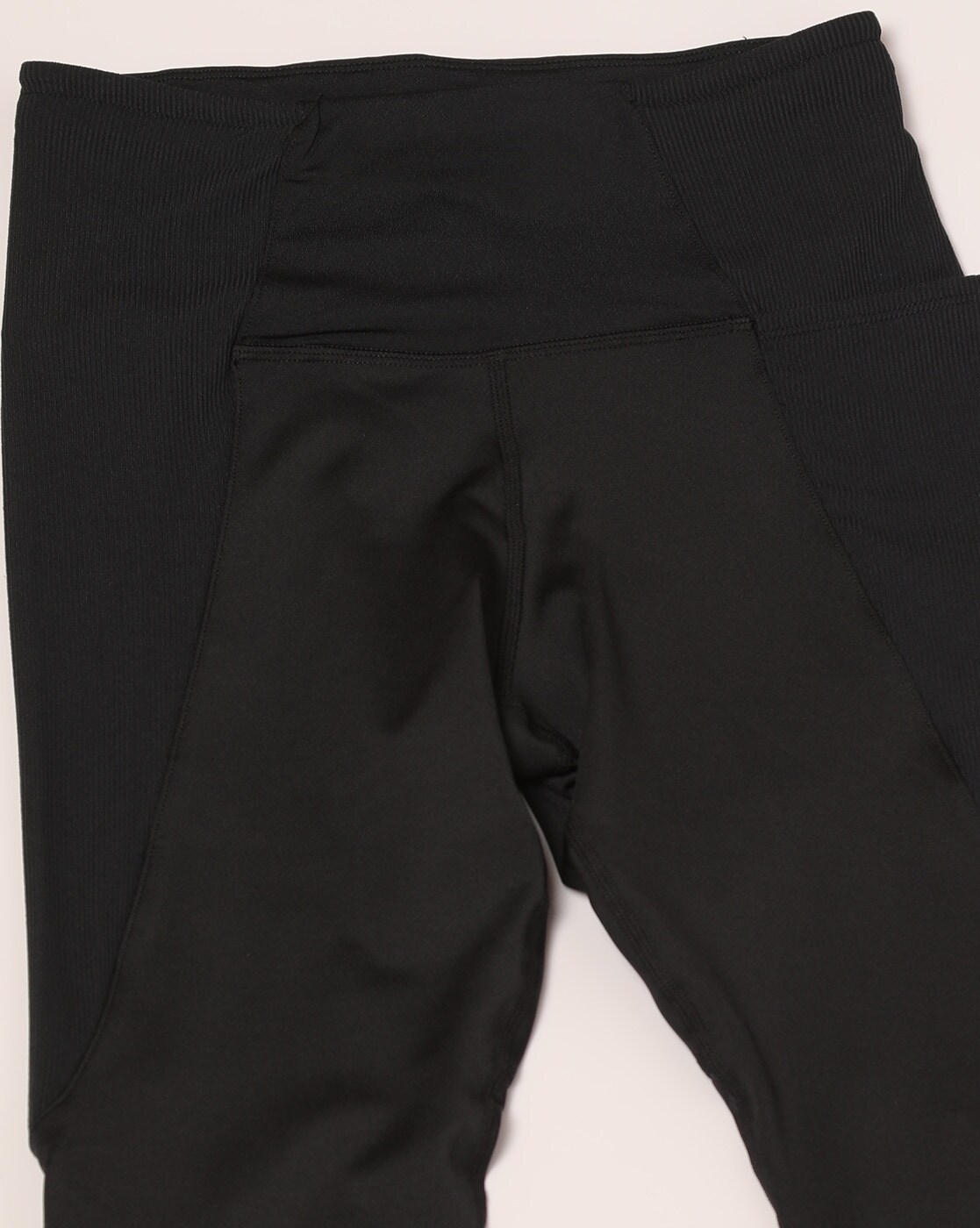 Black leggings with pockets | Clothes design, Black leggings, Fashion