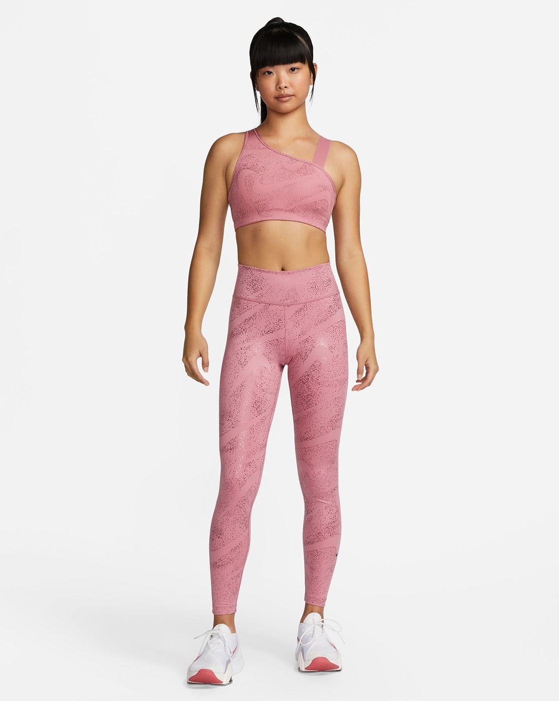 Nike Pro Girl Sports Bra and Leggings Matching Set  Girls sports bras,  Sports bra and leggings, Light wash ripped jeans