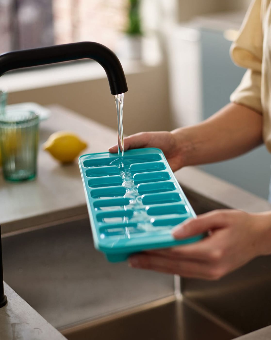 Flow™ Easy-fill Blue Ice-cube Tray