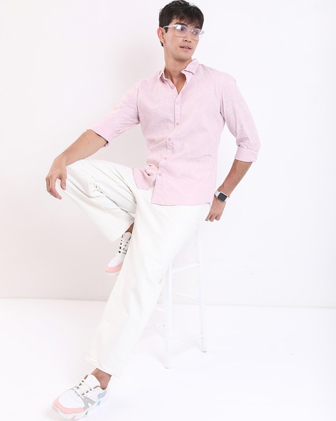 Which colour jeans go with a pink shirt? - Quora