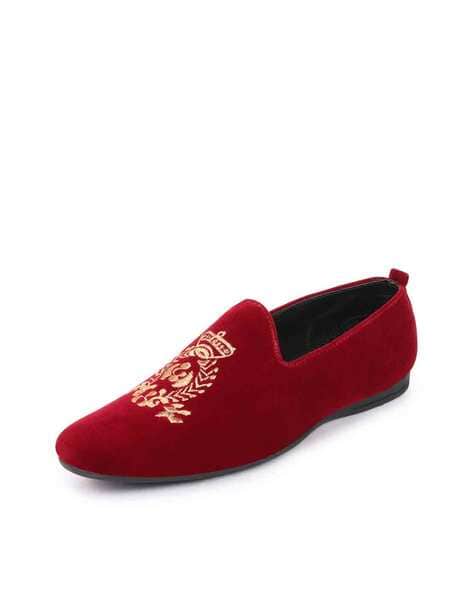 Men Elegant Shoes Red Velvet Loafers Tassel Slippers - China Loafer and Men  Shoes price | Made-in-China.com