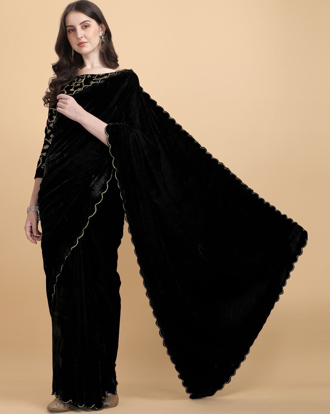 Black Velvet Saree With Embroidered Border – PureSarees – Buy Luxurious,  Banarasi Silk Sarees Online