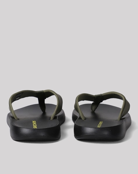 Men Eaford Thong Strap Sandals