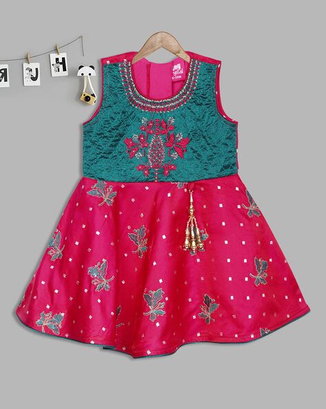 Share 210+ tiny baby dresses latest