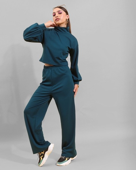 Casual spring outfit Ribbed black turtleneck sweater black wide leg  trousers and white sneakers  Spring outfits casual Black turtleneck  sweater Casual