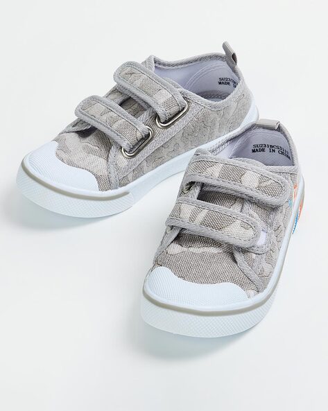 Canvas shoes 2025 with velcro fastening