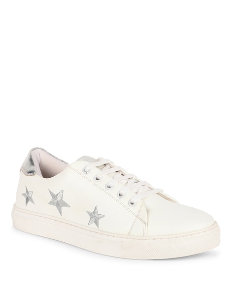 White trainers with on sale stars on them