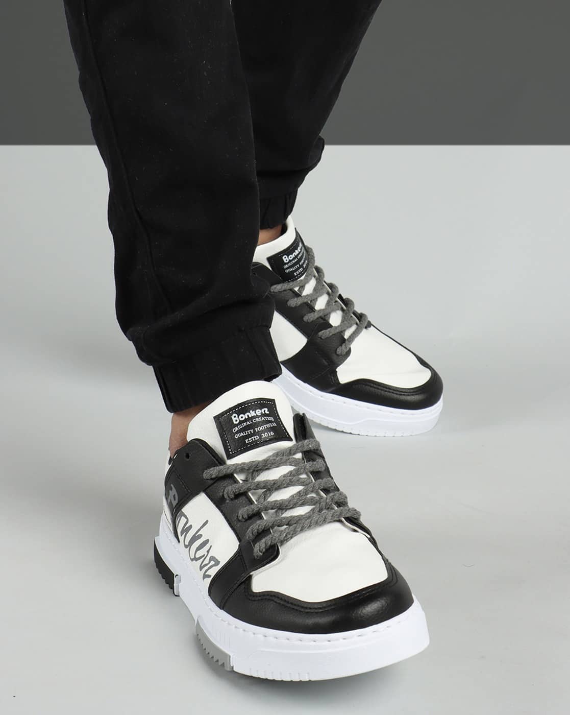 Walking Shoe Bonkers Shoes Brand Men Brand Print Lace-Up Sneakers