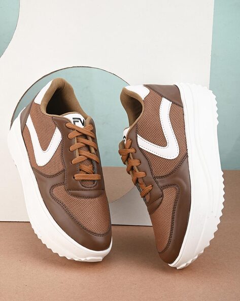 Nike brown store casual shoes