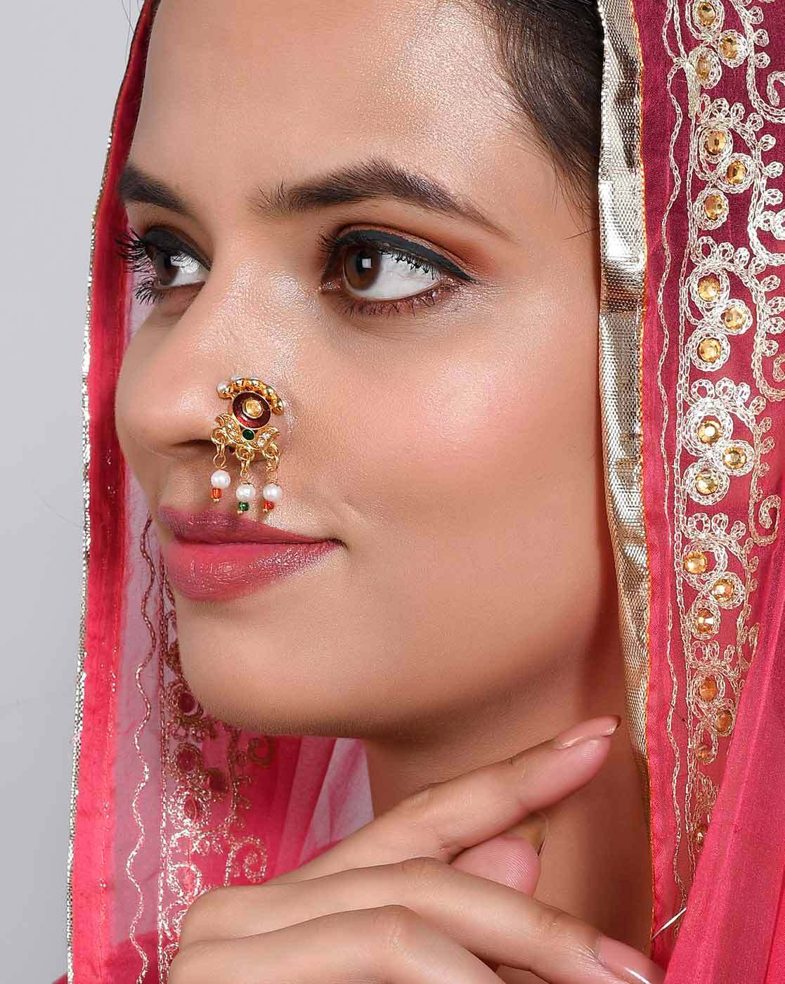 Indian bride adjusting her nose ring Stock Photo - Alamy