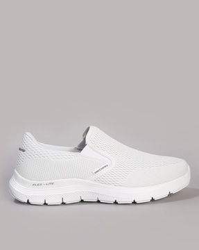 Skechers slip 2025 ons mens white