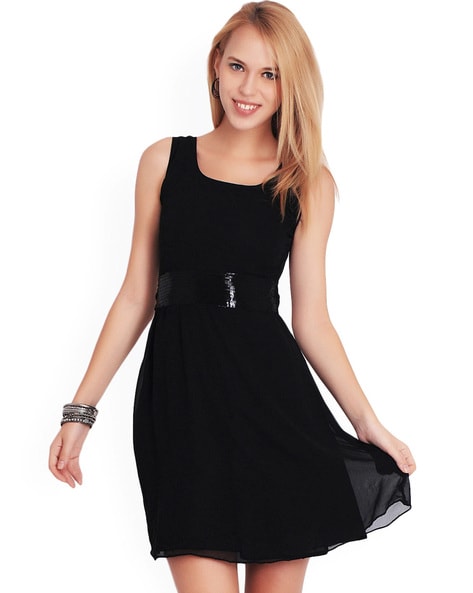 Sleeveless dress with clearance belt