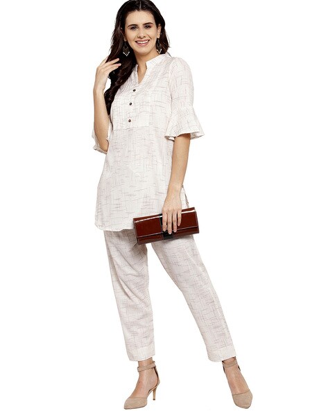 White Oversized short kurta with side slits paired with cigarette pant –  akiso.store