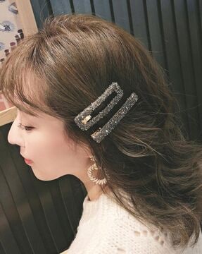 Korean HalfPiece Bow Hair Clip Trend Popularised By Jisoo  GirlStyle  Singapore