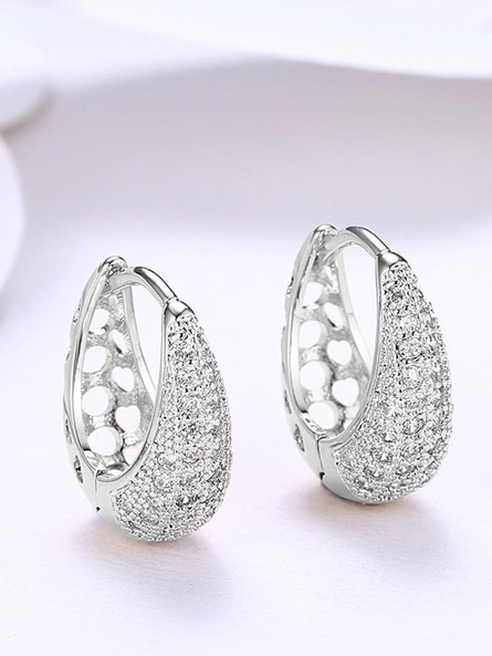 Studs Ladies Swastik Design Gold Earrings at Rs 3000/pair in Kolhapur | ID:  25994151562