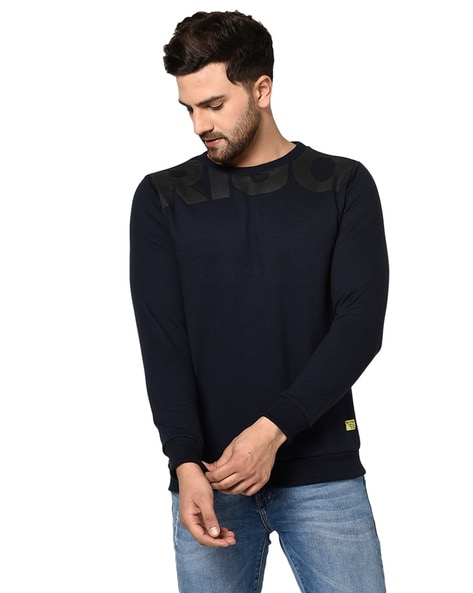 Black full store sleeve sweatshirt