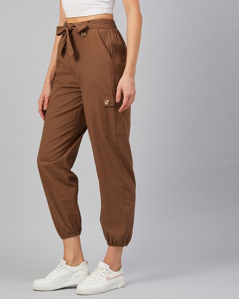 c a r g o paiqehart  Cargo pants women outfit Cargo pants outfit Brown  cargo pants