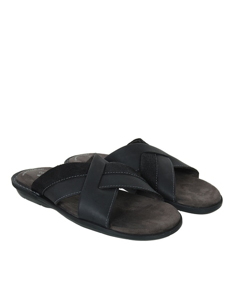 Clarks black store leather flip flops