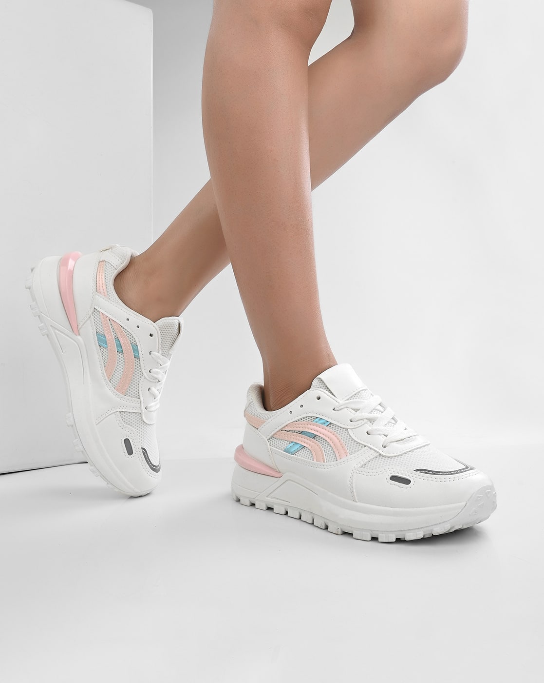 Women Low-Top Lace-Up Shoes