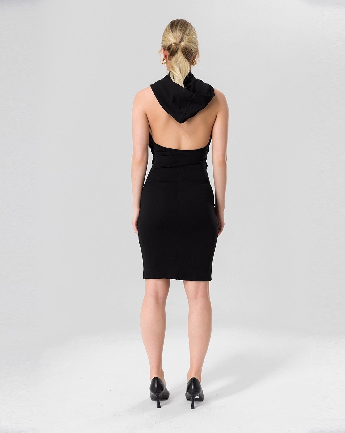 Black halter neck outlet bodycon dress