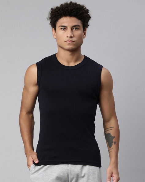 Levi's deals vests online