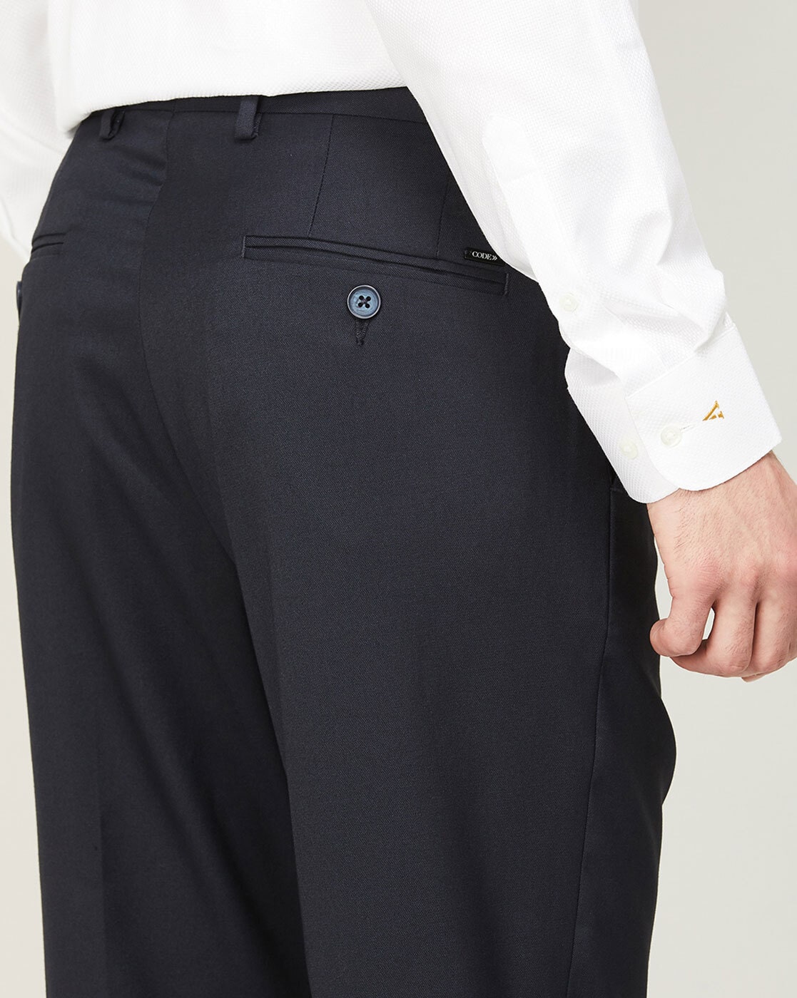 The Guide to Choose the Formal Pants : 7 Essential Points To Be Noticed