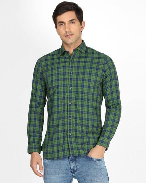 green emerald velvet dress Amazon.com: Van Heusen Men's Regular Fit Flex Collar Shirt, Size 16-34/35,  Blade/green : Clothing, Shoes & Jewelry