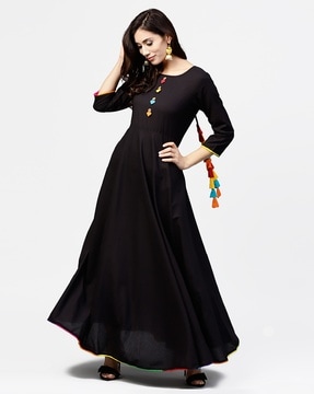 Nayo clothing website top