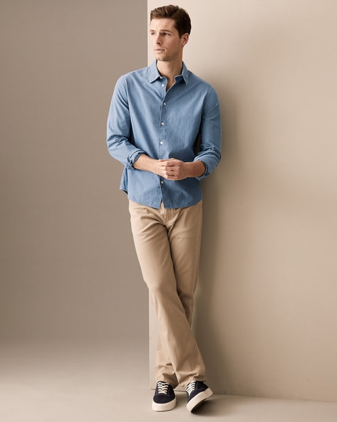 Tighter white pant/ khaki. Lighter blue denim shirt. Not too red flat.  Boom! #men #style | Japanese mens fashion, How to wear white jeans, Blue  denim shirt