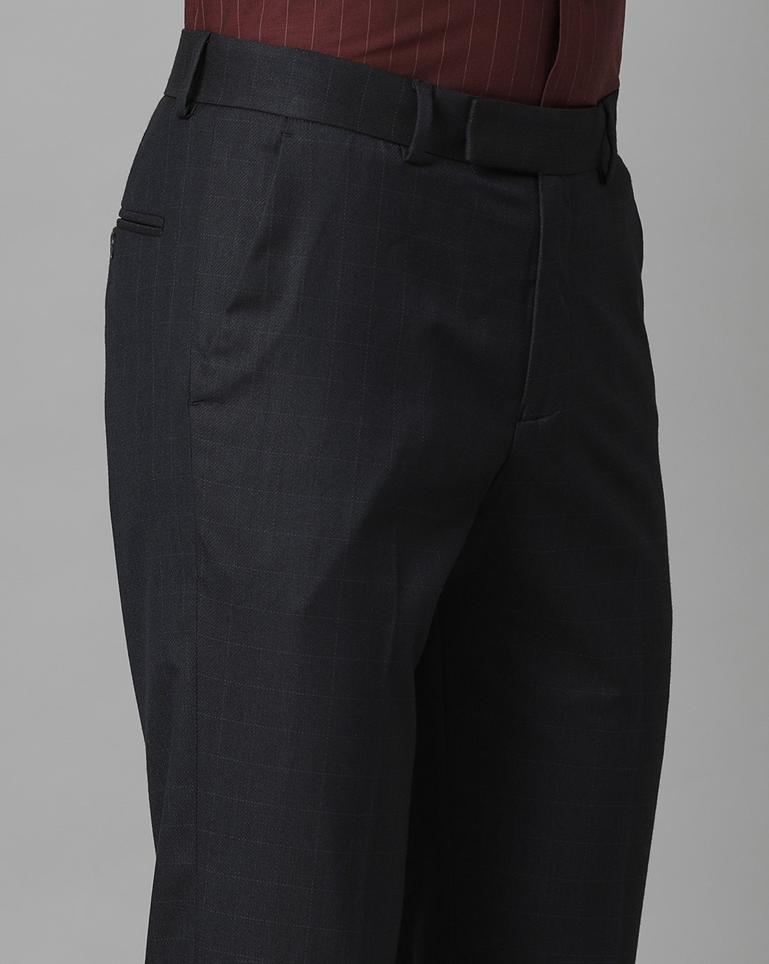 Buy Arrow Bi-Stretch Solid Formal Trousers - NNNOW.com