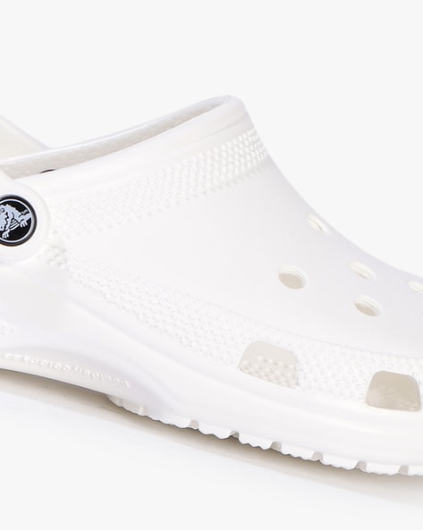 Ajio hot sale crocs sale