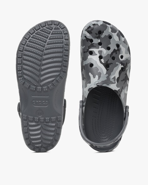 Crocs discount grey camo